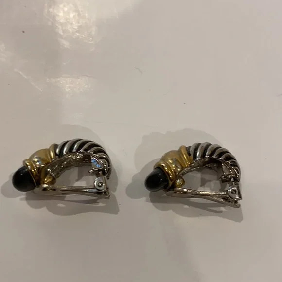 COSTUME CLUP ON EARRINGS DESIGHNER LOOK SILVER AND GOLD TONE BLACK STONE - Picture 5 of 8